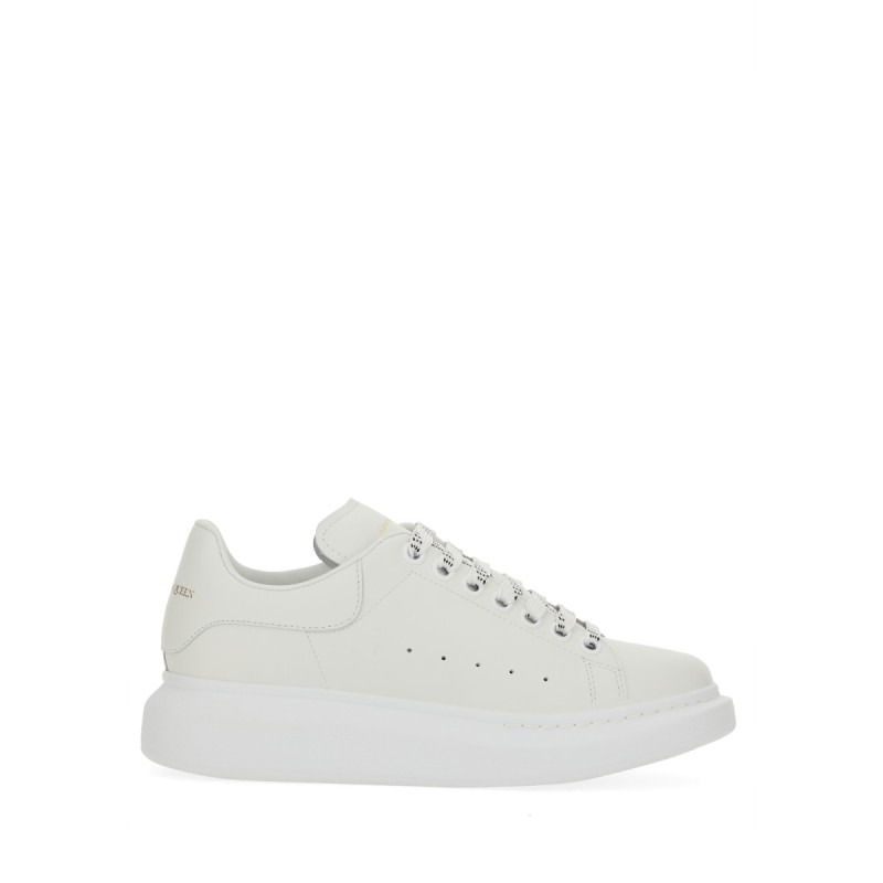 OVERSIZED SNEAKER