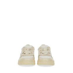 MEDALIST LOW SNEAKER