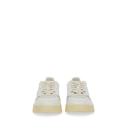 MEDALIST LOW SNEAKER