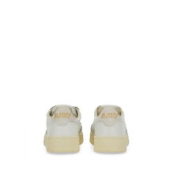 MEDALIST LOW SNEAKER