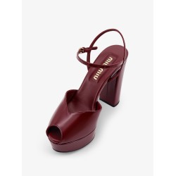 Patent leather sandals with heel and wedge