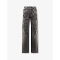 Jeans with destroyed effect