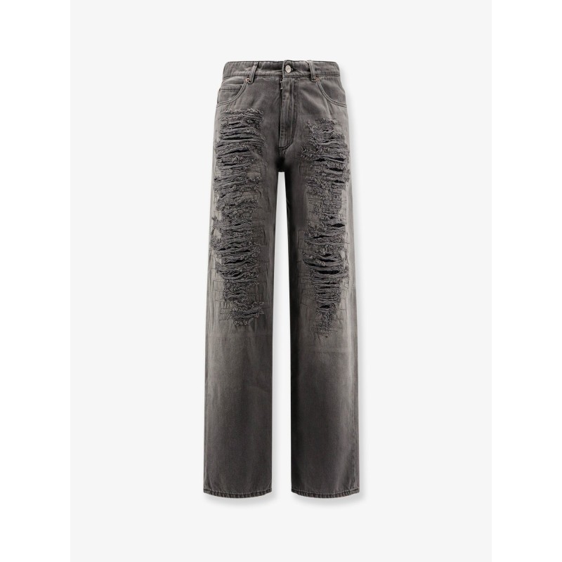 Jeans with destroyed effect