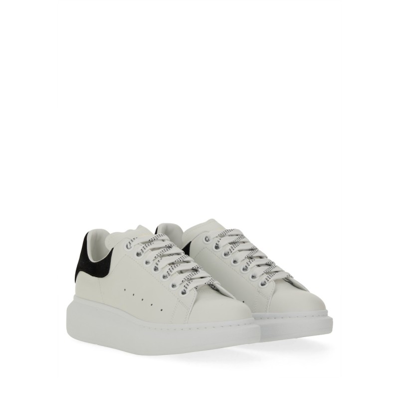 OVERSIZED SNEAKER