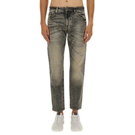 JEANS IN DENIM
