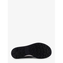 Low-top mesh sneakers with suede profiles
