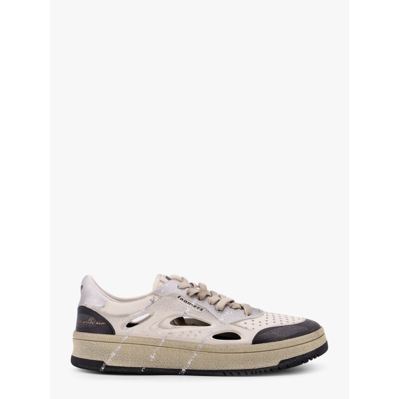 Low-top foam sneakers with lateral openwork