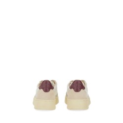 MEDALIST LOW SNEAKER