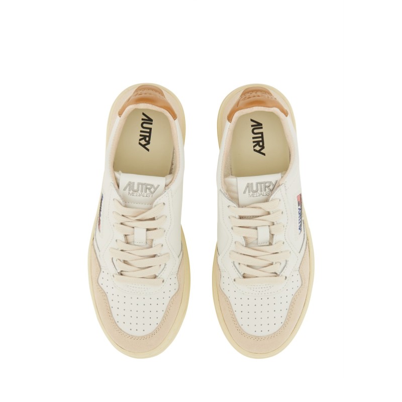 MEDALIST LOW SNEAKER