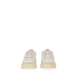 MEDALIST LOW SNEAKER