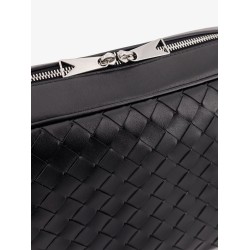 Leather shoulder bag with Intrecciato motif