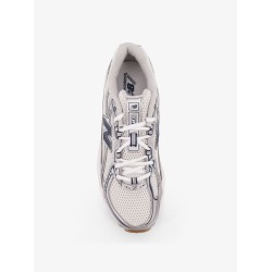 740 mesh low-top sneakers