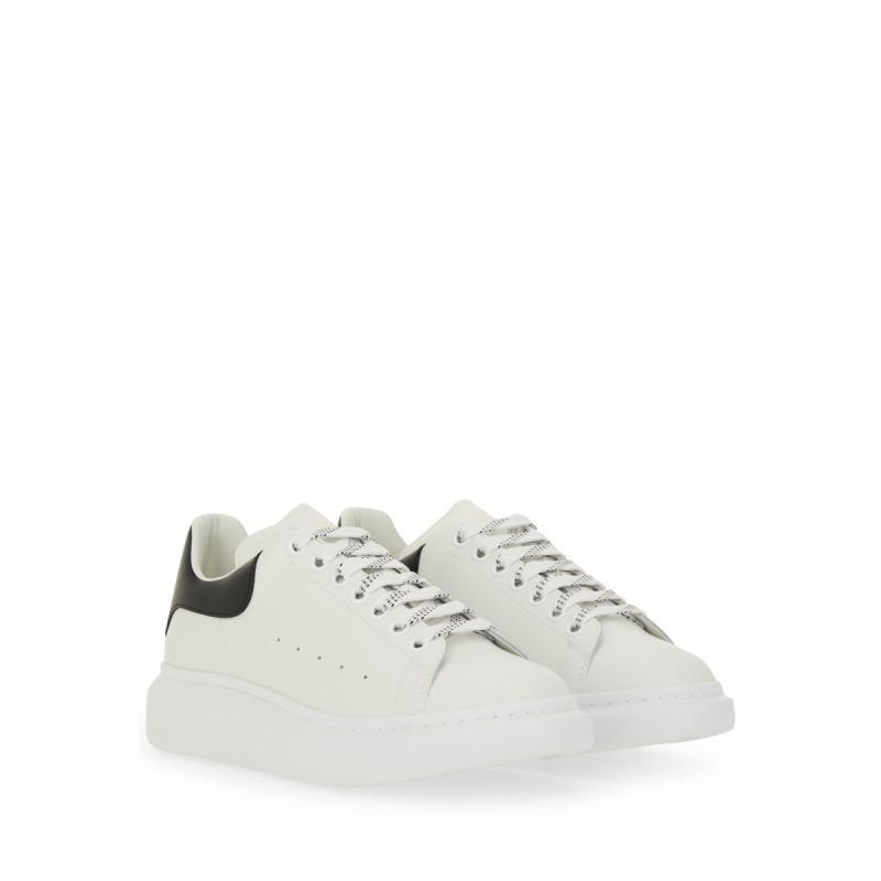 OVERSIZED SNEAKER