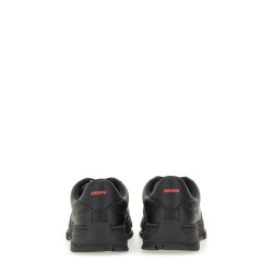SNEAKER WITH ZIGZAG DETAIL
