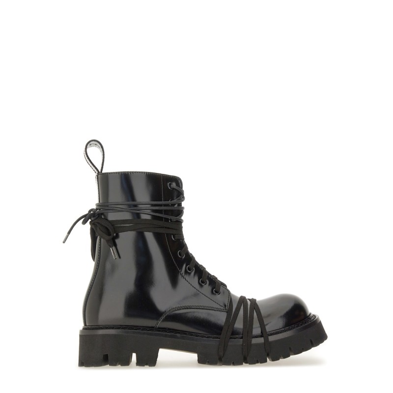 LACE-UP BOOT