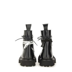 LACE-UP BOOT