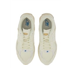 "2002R PROTECTION PACK" SNEAKER
