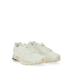 "2002R PROTECTION PACK" SNEAKER