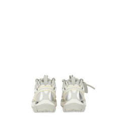 "BE RIGHT BACK" SNEAKER