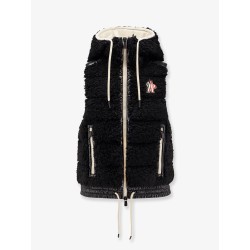 Sleeveless padded jacket