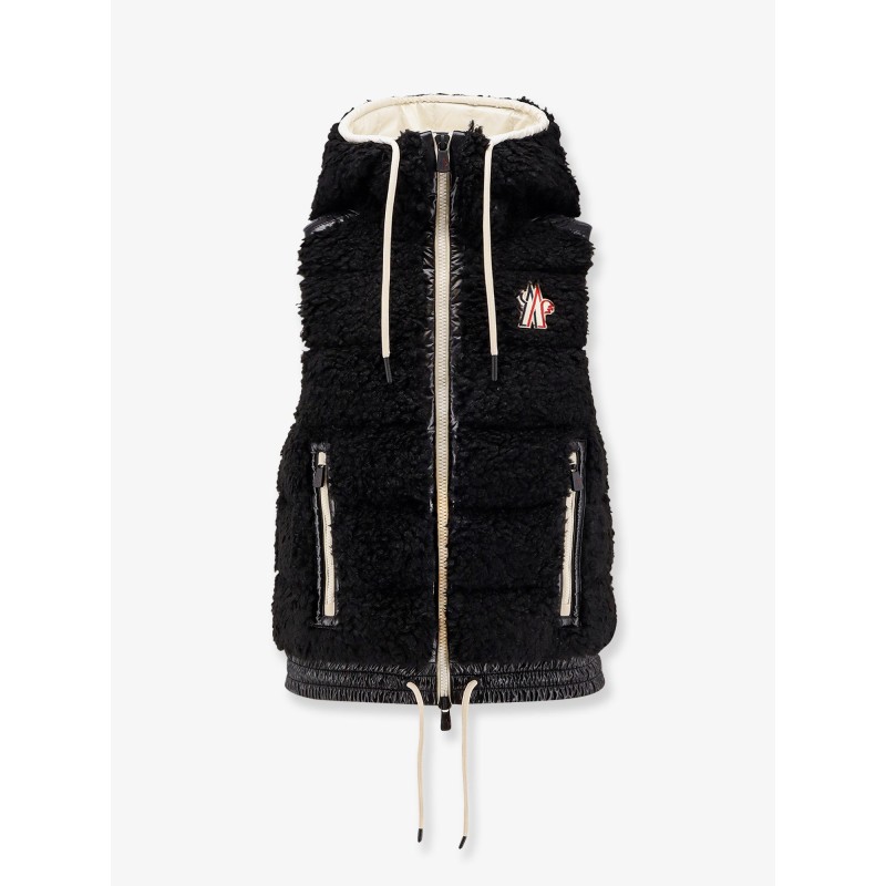 Sleeveless padded jacket