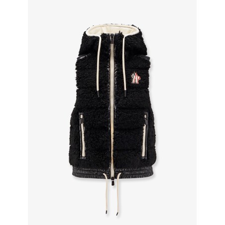 Sleeveless padded jacket