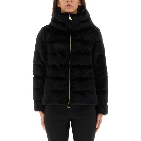 CAPE IN "LADY ALTERNATIVE FUR"