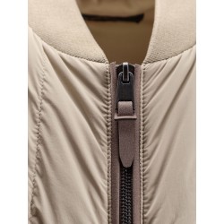 Nylon sleeveless jacket