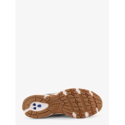 740 mesh sneakers with leather inserts