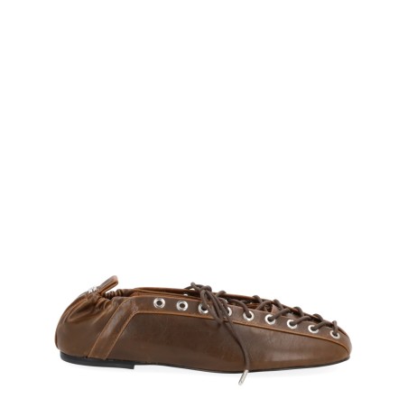 BALLERINA WITH LACES