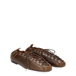 BALLERINA WITH LACES