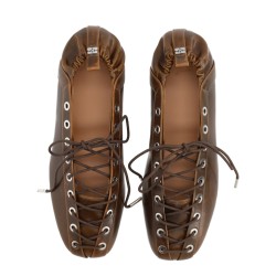 BALLERINA WITH LACES