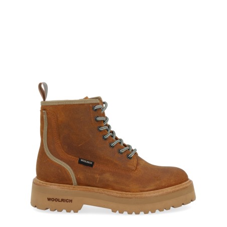 LACE-UP BOOT