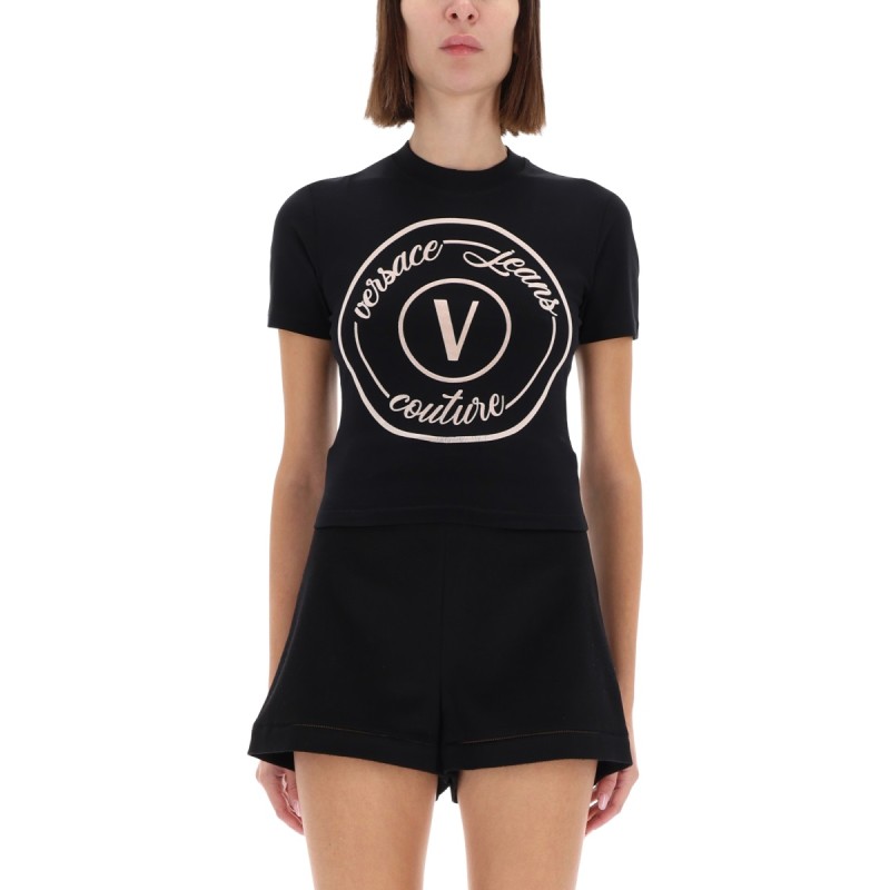 "V-EMBLEM" T-SHIRT