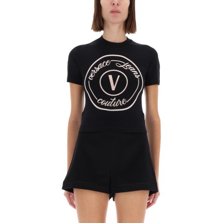 "V-EMBLEM" T-SHIRT