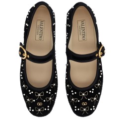 BALLERINA WITH BOWS AND PEARLS