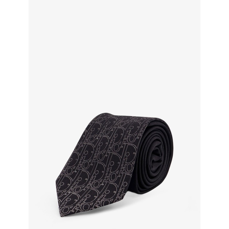 Silk tie