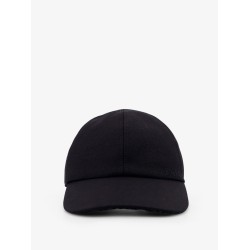 Cotton hat with embroidered logo on the front