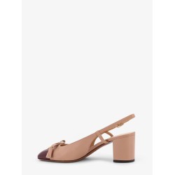 Leather décolleté with metal logo