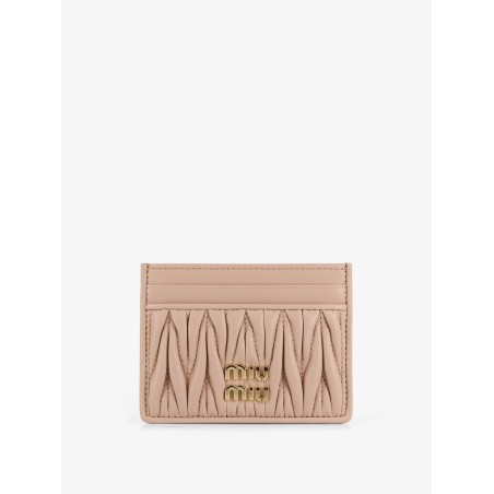 Quilted leather card holder with metal lettering logo