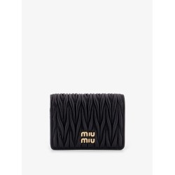 Quilted leather wallet with lettering logo on the front