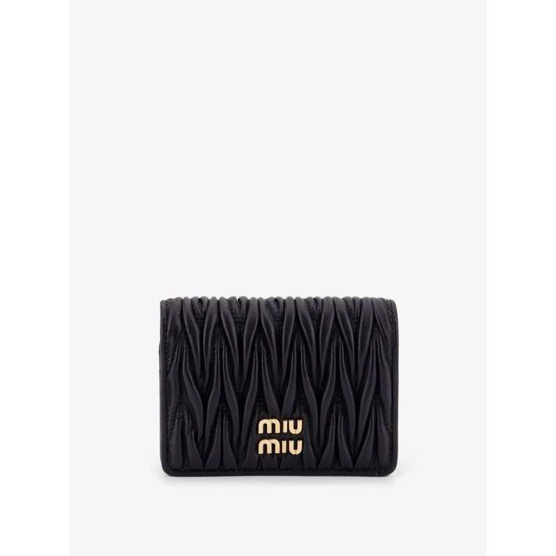 Quilted leather wallet with lettering logo on the front