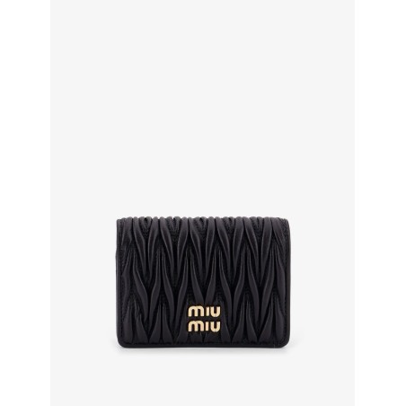 Quilted leather wallet with lettering logo on the front