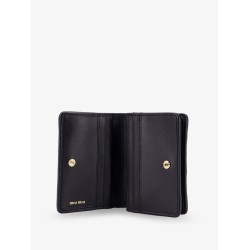 Quilted leather wallet with lettering logo on the front