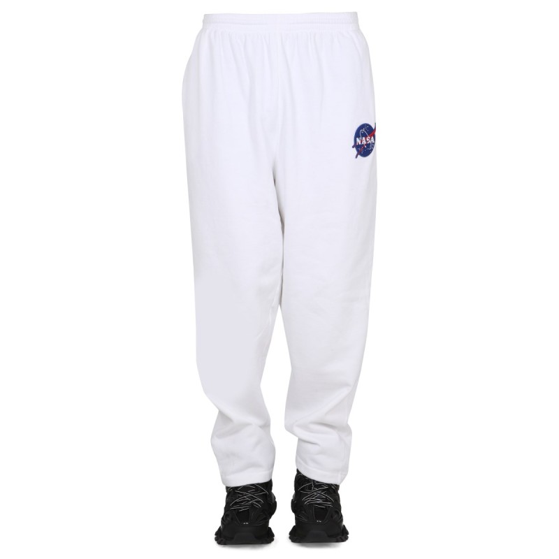 PANTALONE JOGGER CON PATCH