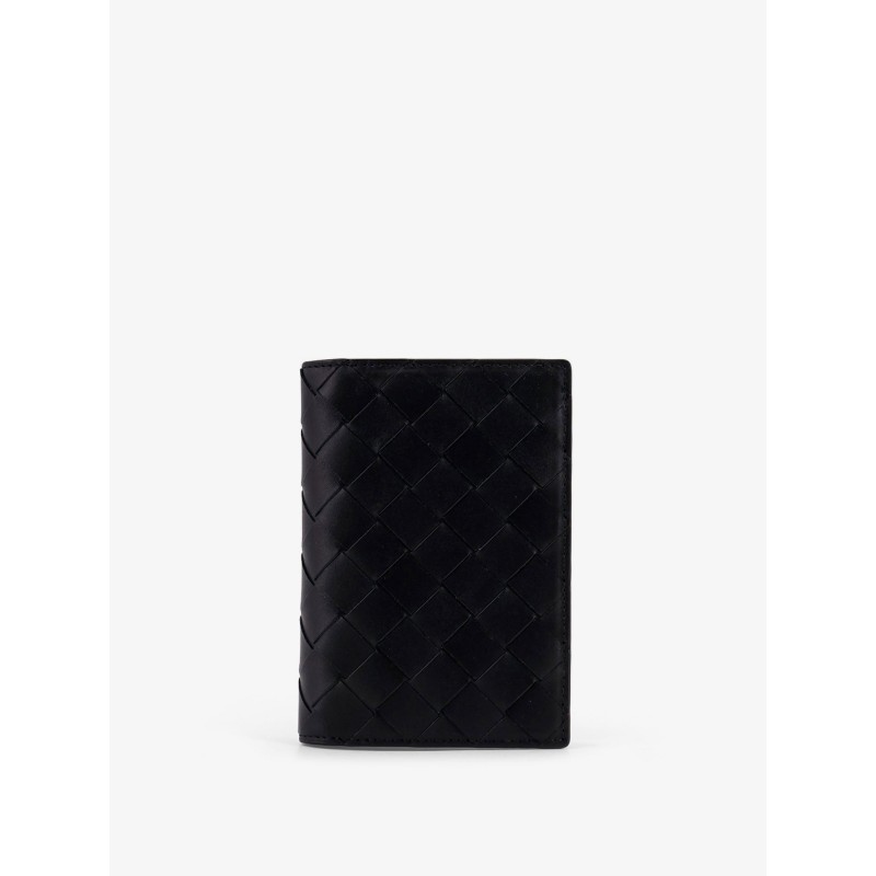 Leather passport holder with Intrecciato motif