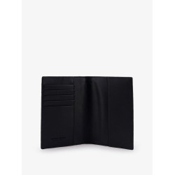 Leather passport holder with Intrecciato motif