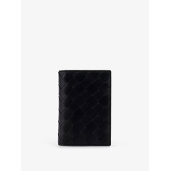 Leather passport holder with Intrecciato motif
