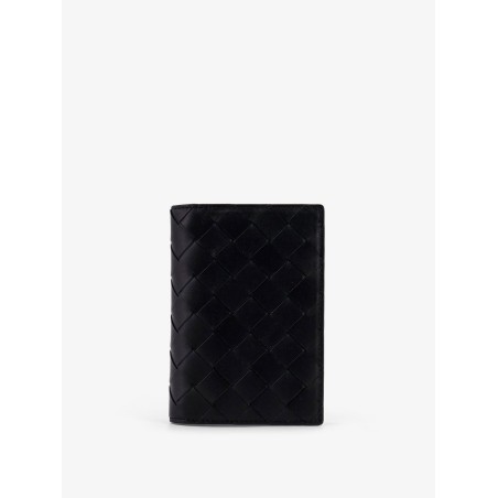 Leather passport holder with Intrecciato motif