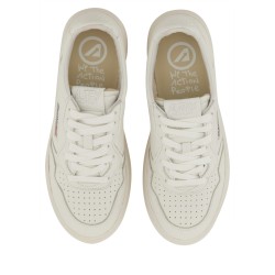 "MEDALIST LOW" SNEAKER